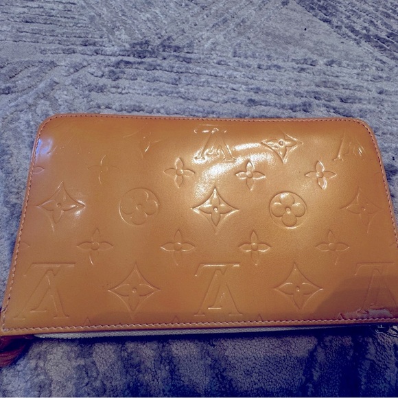 AUTHENTIC Vintage LV Vernis Lexington Monogrammed Pouchette - Picture 11 of 13